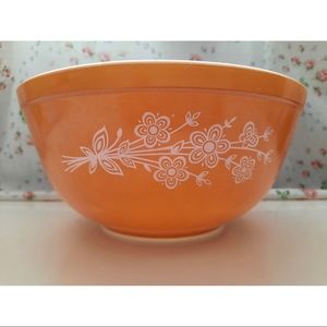 Pyrex #403 Floral Mixing Bowl 2.5 QT